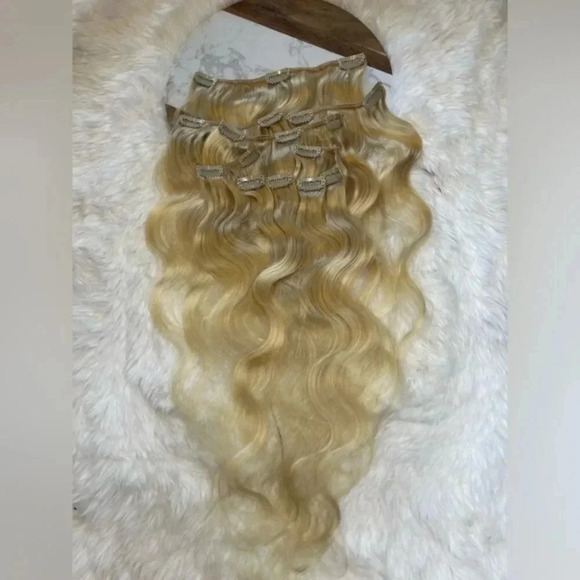 22 Inch Human hair Light Blonde Clip in extensions - Picture 1 of 6